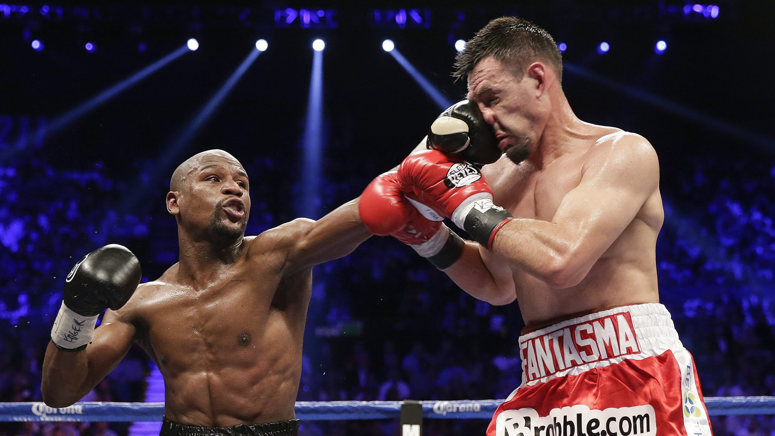 曼联新援适应期短，取得首球，曼联新援遭罚款